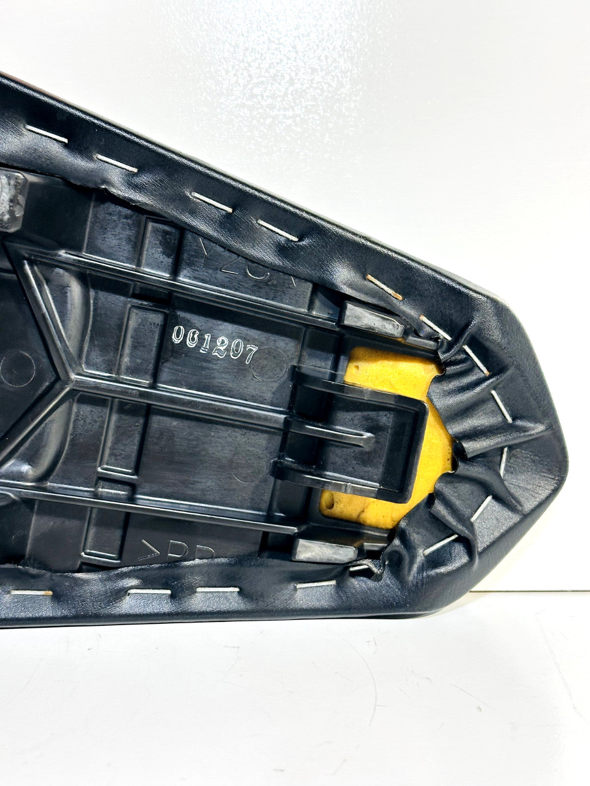 2022-2025 YAMAHA YZF R7 OEM REAR BACK PASSENGER SEAT PAD PILON ASSEMBLY