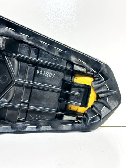 2022-2025 YAMAHA YZF R7 OEM REAR BACK PASSENGER SEAT PAD PILON ASSEMBLY