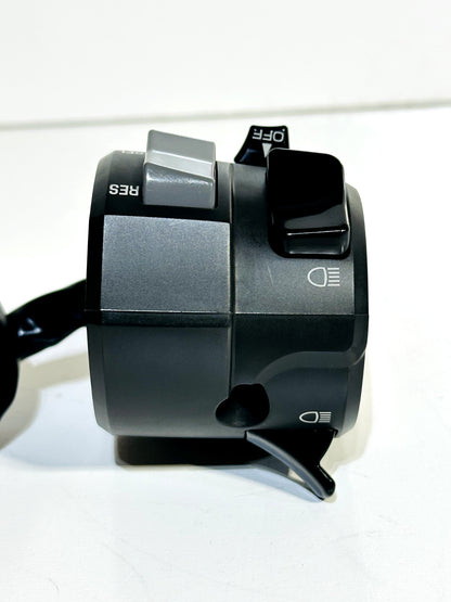 2022-2025 YAMAHA YZF R7 OEM LEFT HANDLE BAR TURN & HORN SIGNAL CONTROL SWITCH