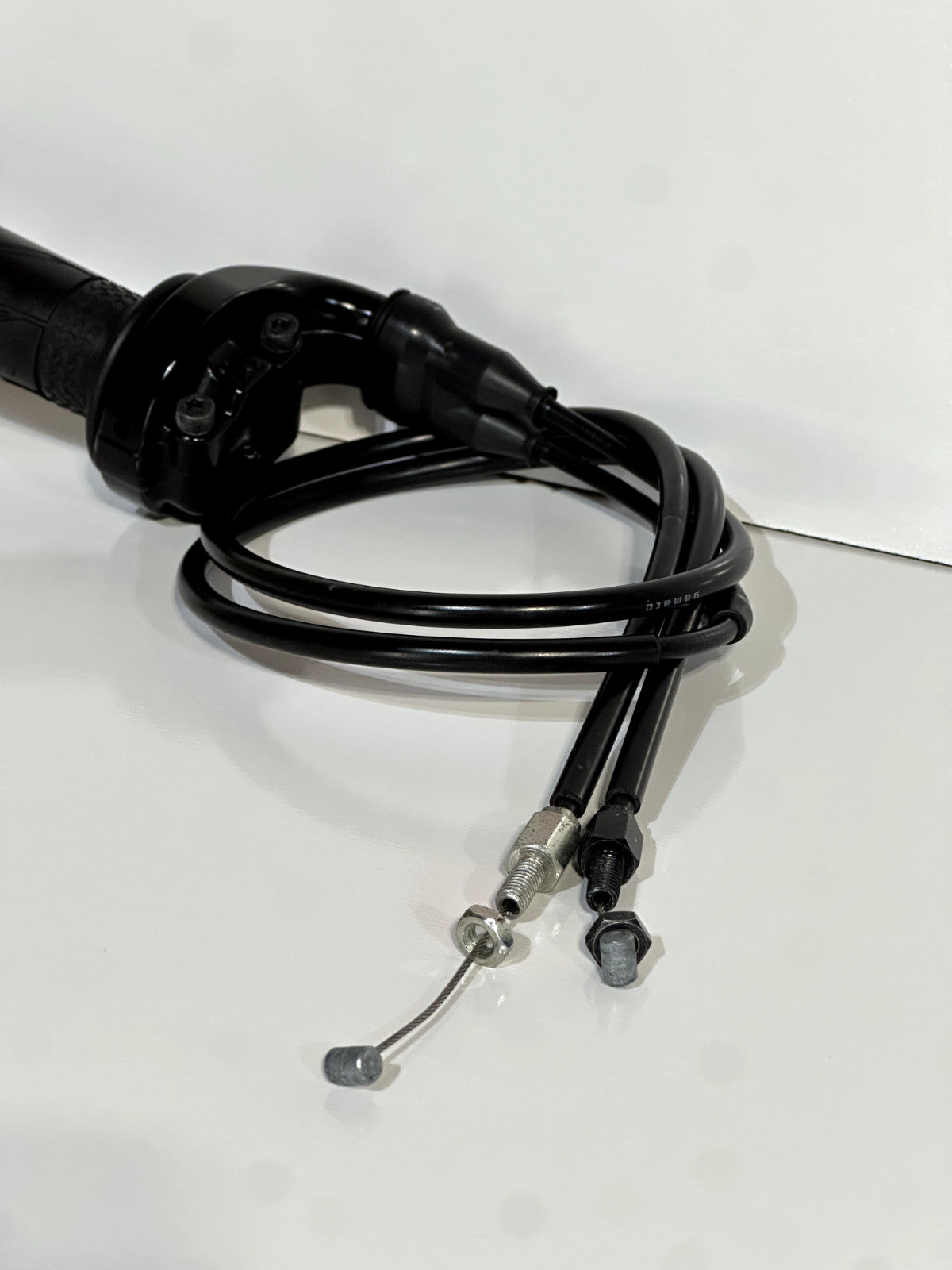 2009-2014 YAMAHA YZF R1 OEM THROTTLE GRIP TUBE HOUSING & CABLES CONTROL ASSEMBLY