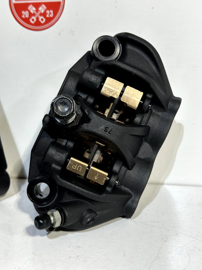 2023-2026 KAWASAKI NINJA ZX4RR OEM RIGHT LEFT FRONT BRAKE CALIPER SET W/ PADS
