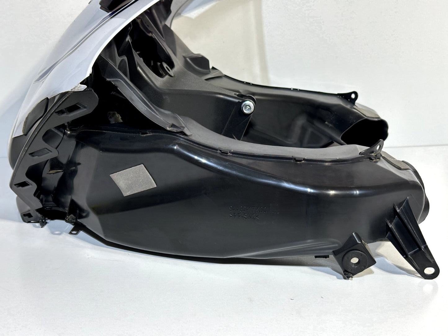 2018 2017-2025 SUZUKI GSXR1000 OEM FRONT HEADLIGHT W/ COWLING & WINDSHIELD WHITE