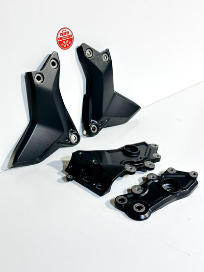 2022-2025 YAMAHA YZF R7 OEM LEFT & RIGHT FRAME COVER PANEL FOOT PEG BRACKET SET