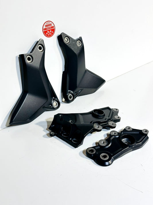 2022-2025 YAMAHA YZF R7 OEM LEFT & RIGHT FRAME COVER PANEL FOOT PEG BRACKET SET