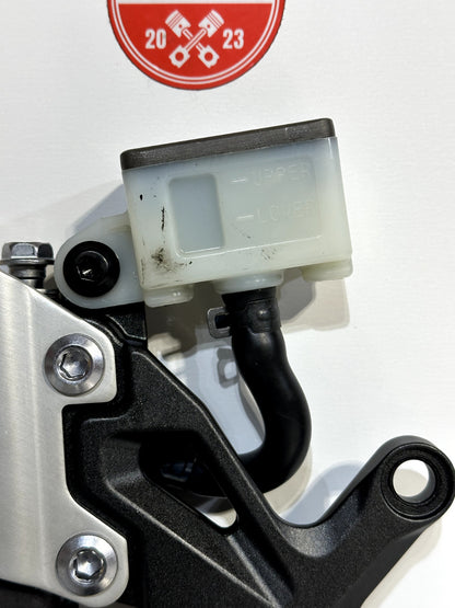 2021-2025 KAWASAKI NINJA ZX10R ZX 10 OEM REAR BRAKE MASTER CYLINDER W/ FOOT PEG