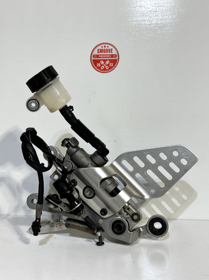 2008-2016 YAMAHA YZF R6 OEM RIGHT FOOT PEG REST W/ REAR BRAKE CALIPER ASSEMBLY