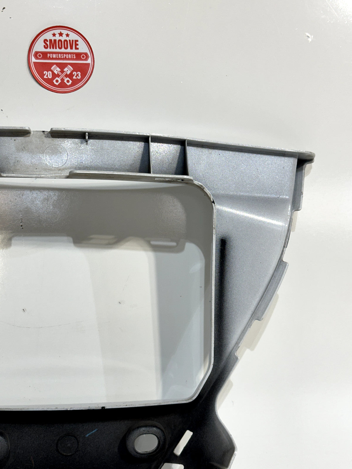 2015-2019 YAMAHA YZF R1 OEM CENTER LOWER BELLY PAN OIL COOLER FAIRING WHITE