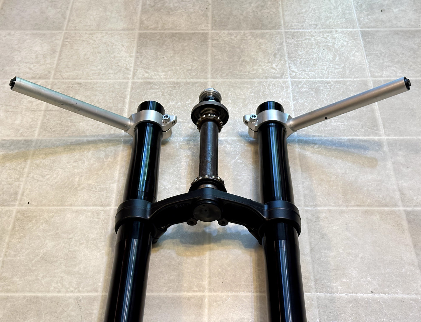2022-2025 YAMAHA YZF R7 OEM FRONT FORKS SUSPENSION W/ TRIPLE TREE & CLIP ONS