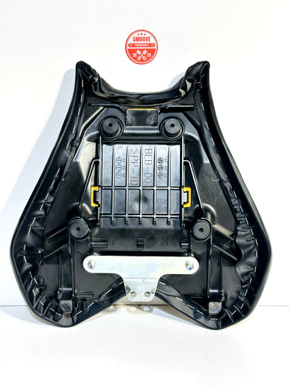 2022-2025 YAMAHA YZF R7 OEM FRONT DRIVER RIDER SEAT PAD PILON ASSEMBLY